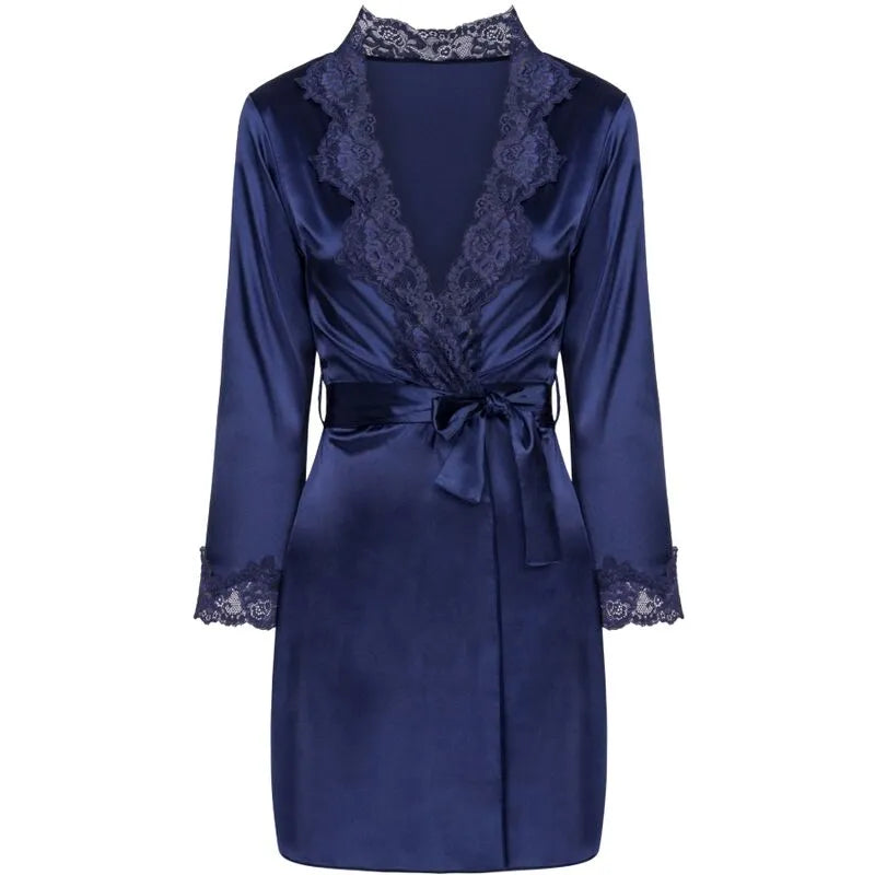 Ensemble lingerie satin bleu marine avec dentelle, peignoir mi-cuisse, tee-shirt bretelles réglables, string assorti.