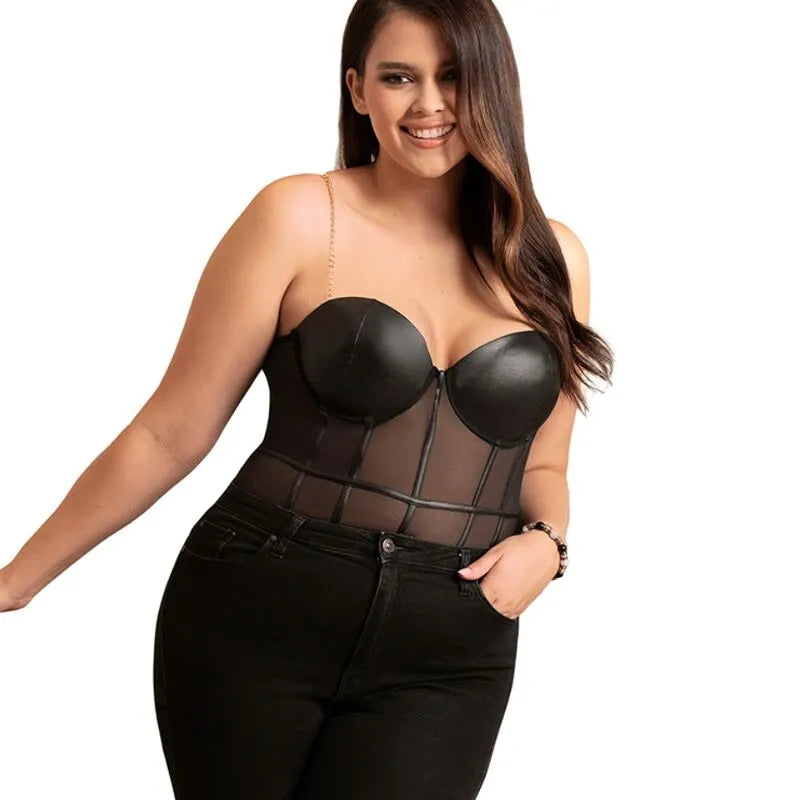 Body femme noir élégant avec sangles métal, panneaux transparents, armatures intégrées, moulant et sophistiqué.