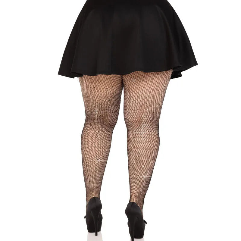 Collants grande taille résille noir caramel avec strass, élégants et glamour, portés avec jupe noire et talons hauts.