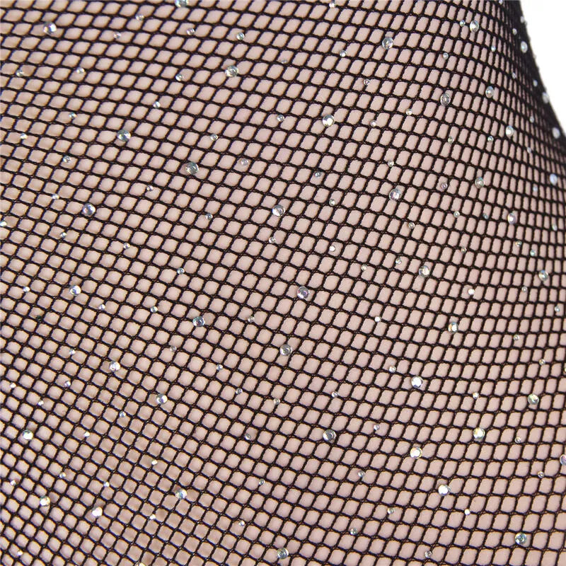 Body lingerie noir en maille ajustée, épaules dénudées, manches longues, élégant et séduisant pour soirées spéciales.