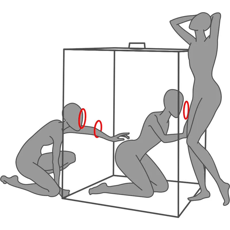 Cabine BDSM noire et rouge avec LED, pinces, menottes et chaînes pour immersion sensorielle et contrôle total.
