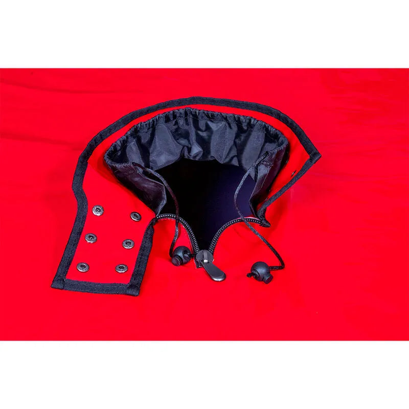 Cabine BDSM noire et rouge avec LED, menottes, chaînes, matelas, pinces, design immersif et serrage complet.
