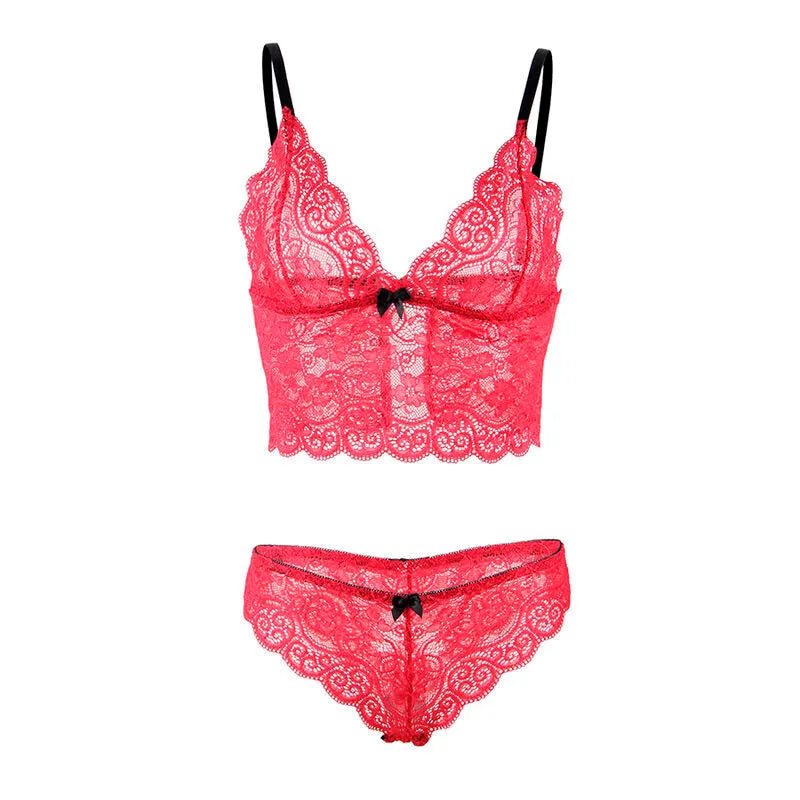 Ensemble lingerie rouge en soie et dentelle, grande taille, coupe flatteuse, bretelles fines, nœud décoratif.