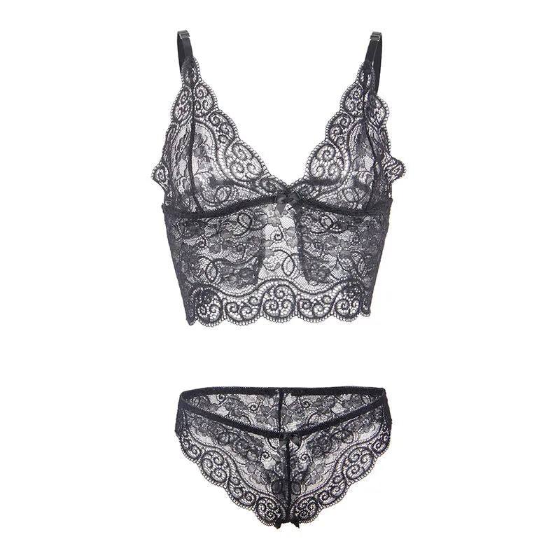 Ensemble lingerie femme en soie et dentelle noire, grandes tailles, design élégant et sensuel, confort et luxe.