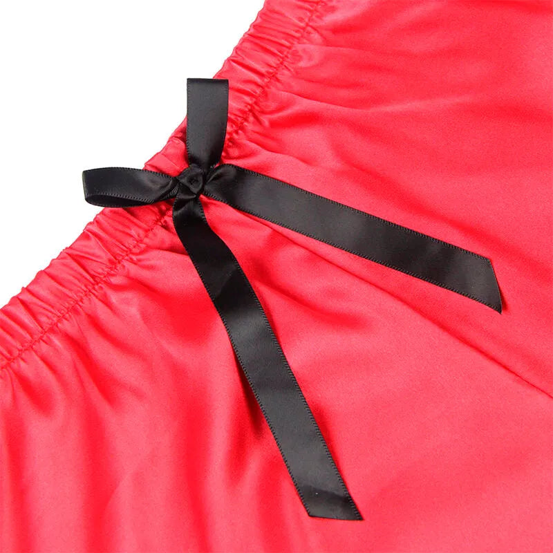 Chemise de nuit grande taille en soie rouge avec dentelle noire, élégante et sensuelle, finition artisanale.