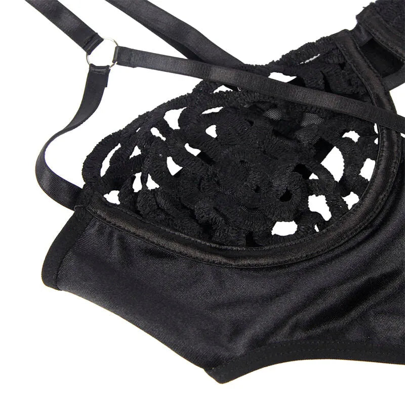 Body en dentelle noire élégante, design moderne et sensuel, confort maximisé, ajustement flatteur pour femme.