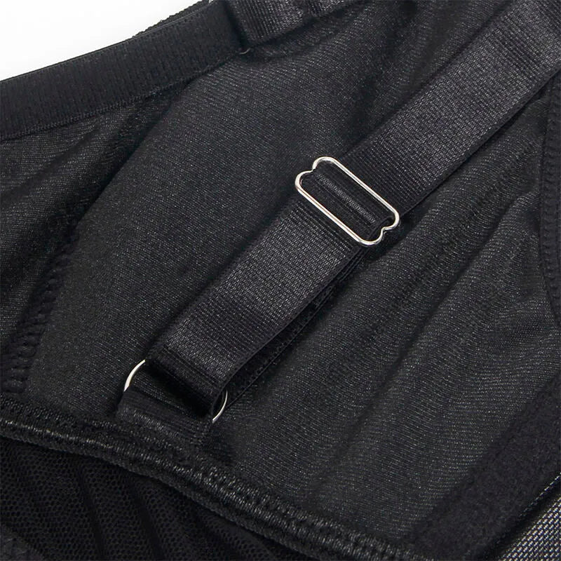 Ensemble lingerie noir avec porte-jarretelles et bretelles réglables, design bondage élégant et sensuel, tissu luxueux.