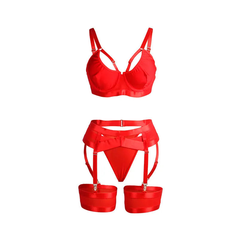 Ensemble lingerie rouge soyeux avec soutien-gorge ajustable et porte-jarretelles, style bondage élégant et provocant.