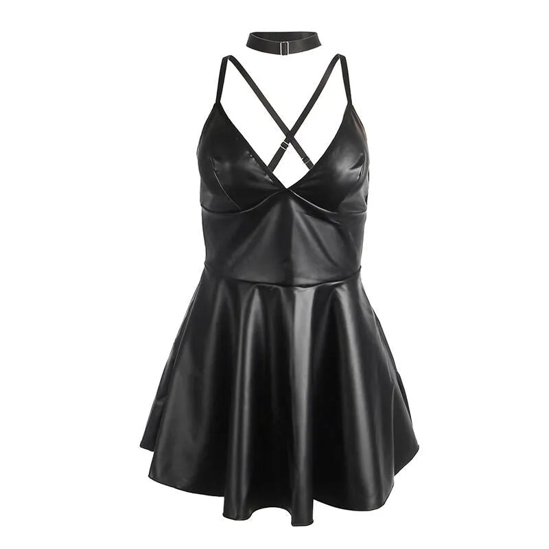 nuisette similicuir noir brillant bretelles réglables moulante extensible confortable sculptante sophistiquée provocatrice féminine moderne sensuelle audacieuse luxueuse