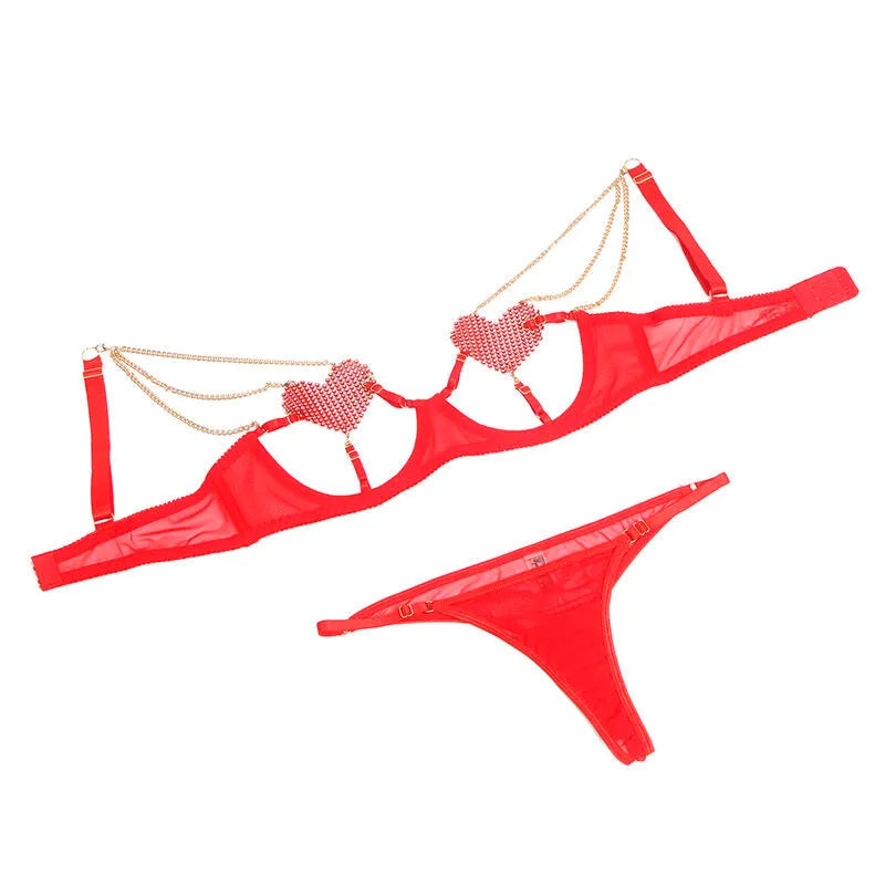 Ensemble lingerie rouge translucide avec détails chaîne cœur, maille délicate, ajustable, élégant et audacieux.