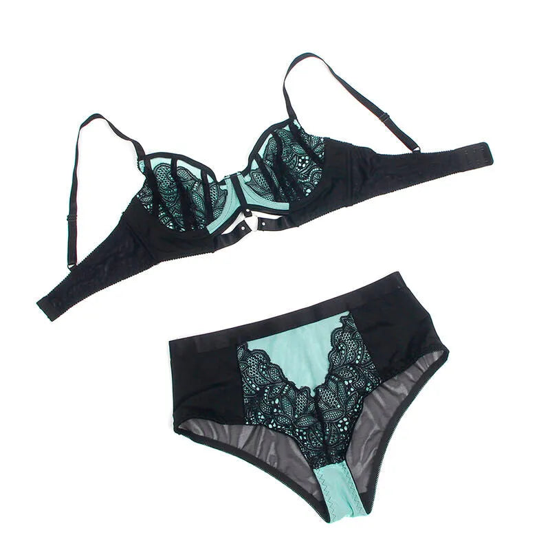 Ensemble lingerie dentelle verte, soutien-gorge balconnet rembourré, culotte assortie, élégance et confort.