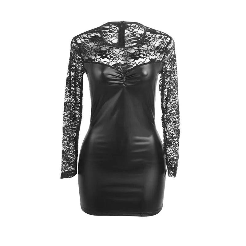 Chemise de nuit noire en cuir synthétique, manches longues dentelle, coupe flatteuse, finition brillante, élégante.