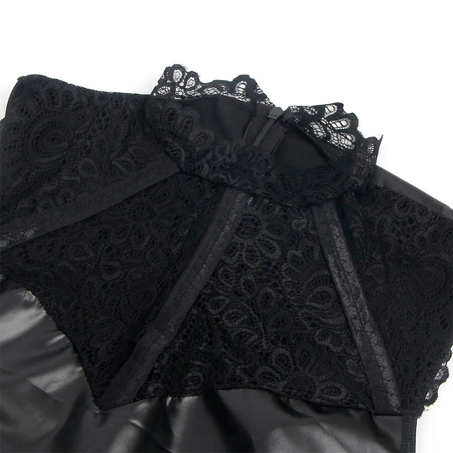 lingerie sensuelle sexy similicuir noir dentelle florale élastique ajustée sculptante sophistiquée audacieuse élégante confortable épurée féminine