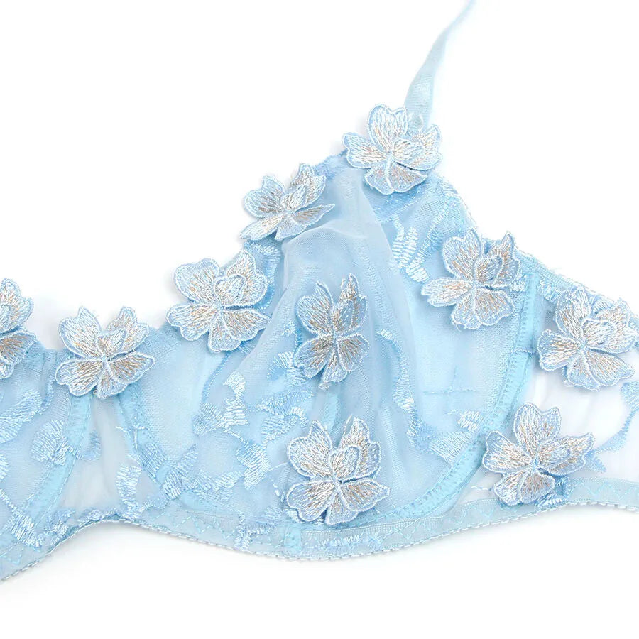 Ensemble lingerie bleu ciel dentelle brodée florale, soutien-gorge semi-transparent, bretelles réglables, élégant.