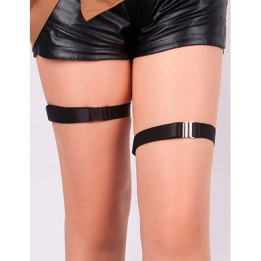 Anneaux de jambe en cuir synthétique noir, boucles réglables, sangle élastique, style audacieux et élégant.