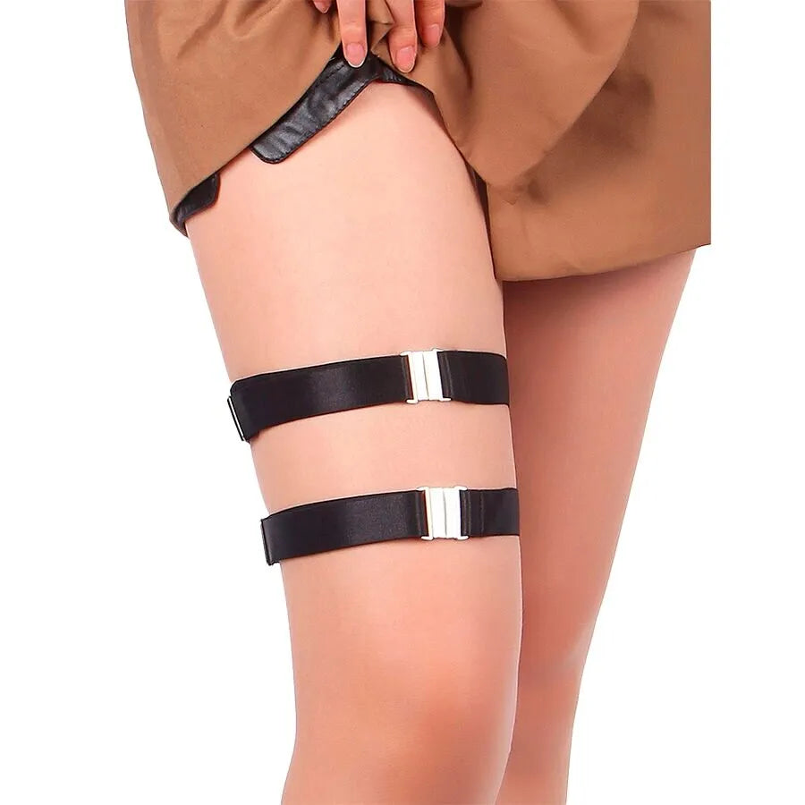 anneaux jambe cuir synthétique noir boucles réglables sangles élastiques ajustables maintien confortable élégant durable sophistiqué audacieux lingerie alternative soirée photo