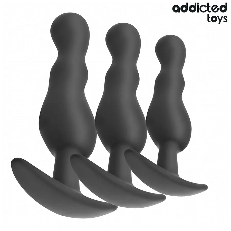 Trois plugs anaux noirs gradués Addicted Toys, design ergonomique incurvé, tailles progressives pour confort et sécurité.