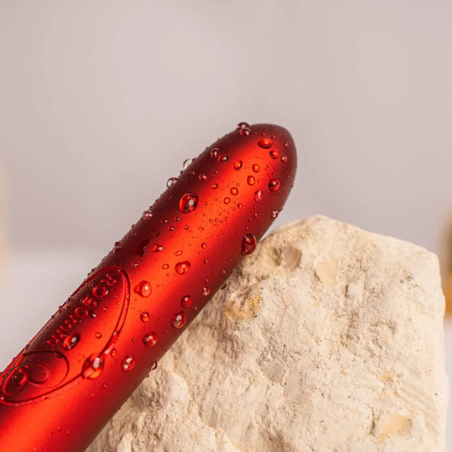 Vibromasseur compact étanche 10 modes stimulation précise silicone rouge