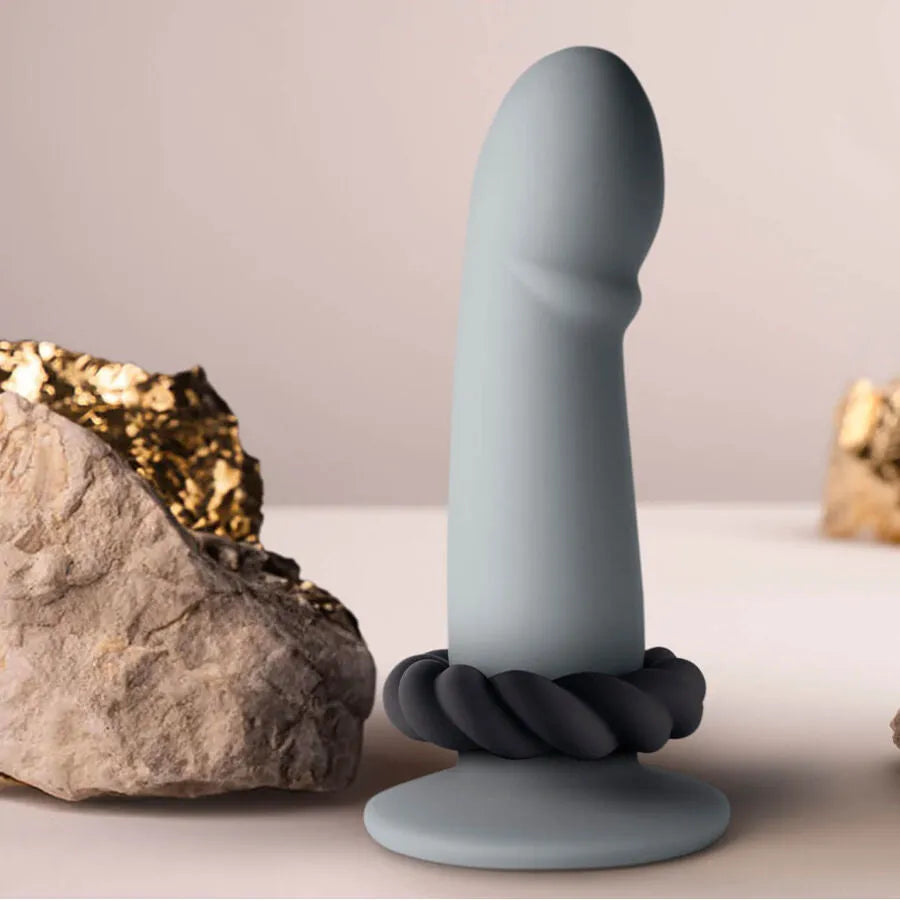 Anneau pénien noir en silicone étanche, ergonomique et hypoallergénique, pour stimulation et prolongation érection.