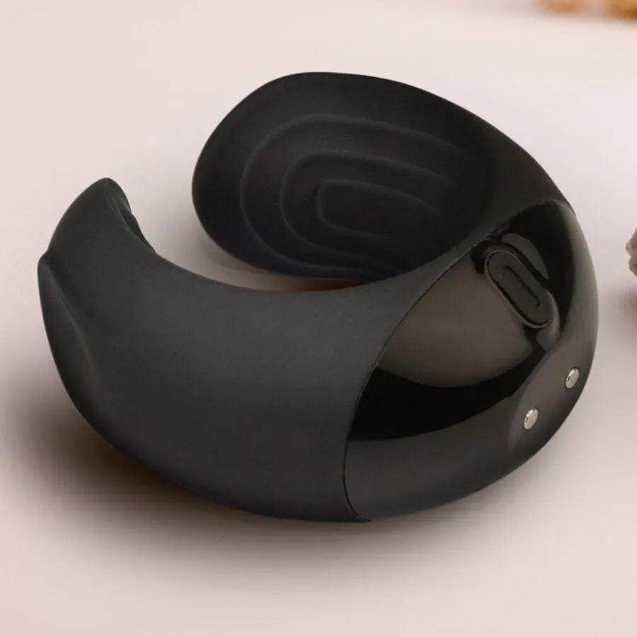 masturbateur vibrant ergonomique silicone étanche dix vitesses rechargeable autonomie huit heures texture intérieure stimulante prise main confortable compact discret