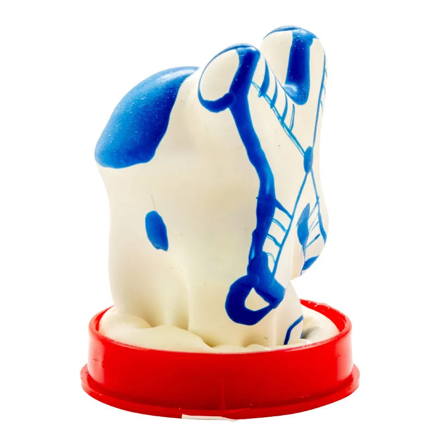 Préservatif fantaisie peint main, motifs bleus sur fond blanc, base rouge, design artisanal unique et érotique.