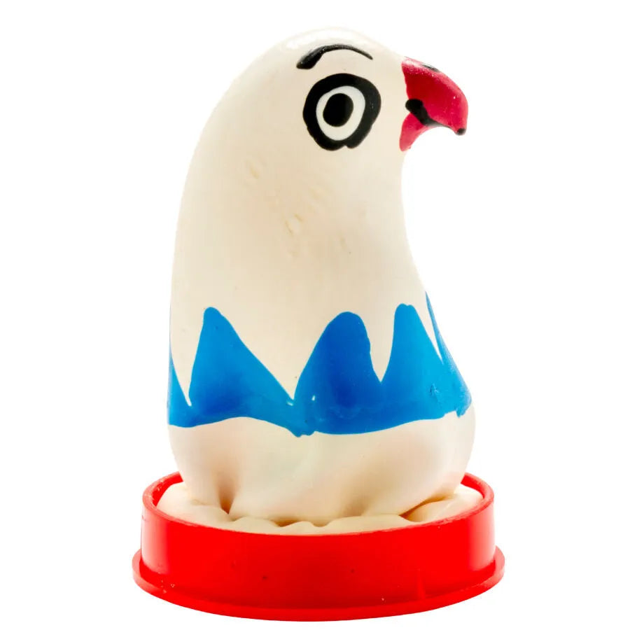 Préservatif fantaisie peint à la main, motif aigle coloré, style bohème, sur socle rouge, unique et artisanal.
