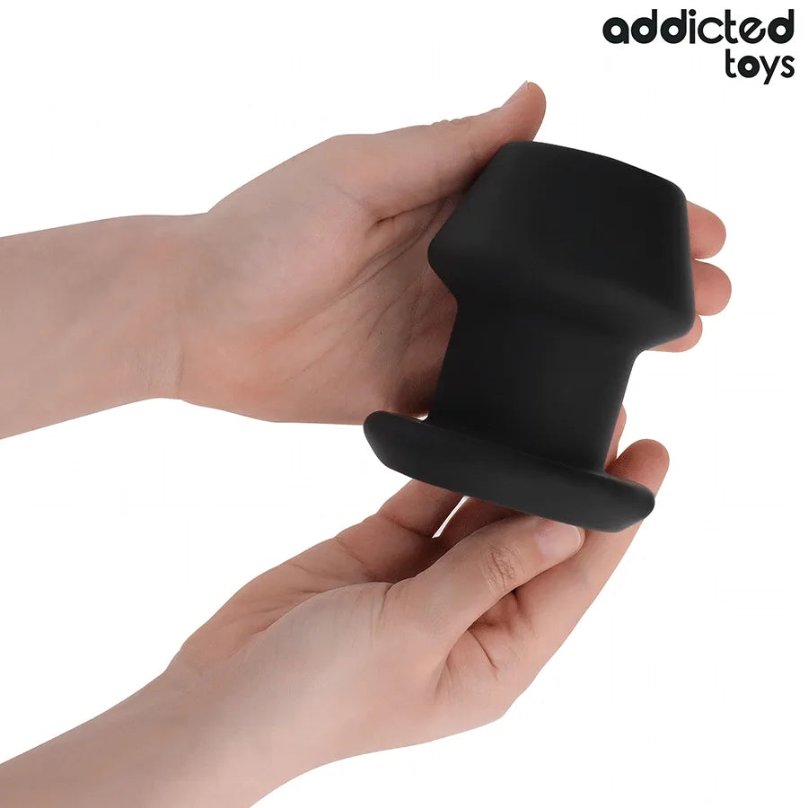 Plug anal creux noir Addicted Toys, taille L, forme évasée, design innovant pour expérience intense et polyvalente.