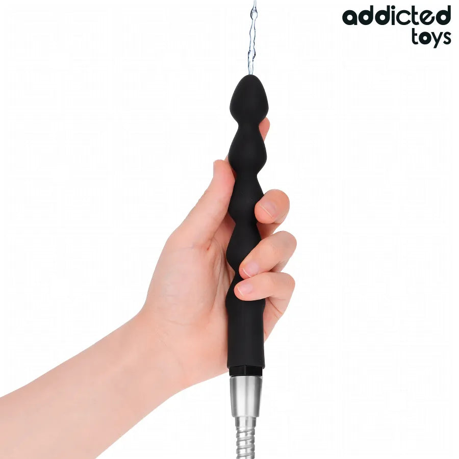 Nettoyeur anal noir Addicted Toys Modèle 6, forme ondulée, tenu en main, avec adaptateur universel en métal.