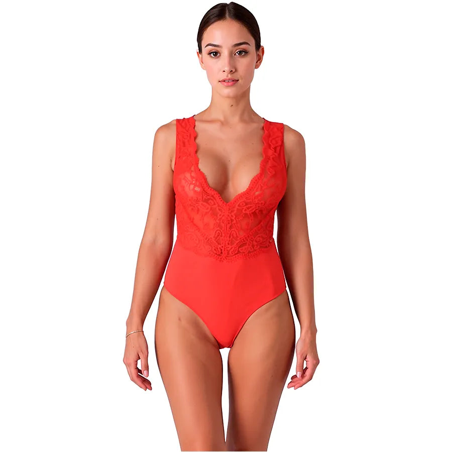 Body EVALIE rouge dentelle délicate extensible ajusté décolleté plongeant sensualité élégance maintien confort séduction soirée romantique intime