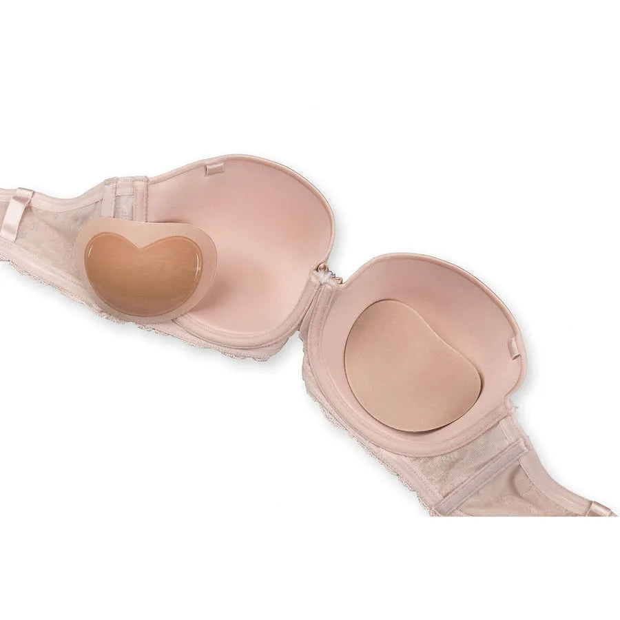 Coussinets adhésifs invisibles en gel beige pour soutien-gorge, forme ergonomique, confort et maintien discret.