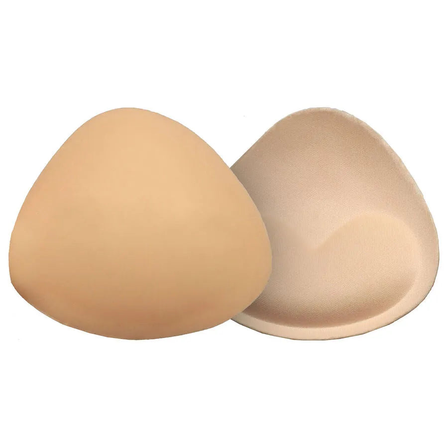 Coussinets adhésifs beige en gel silicone hypoallergénique pour rehaussement discret et confort quotidien de la poitrine.