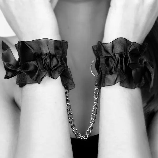 Menottes Organza Satin Sophistiquées Bondage Féminin